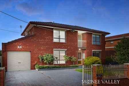 FINE FAMILY LIVING IN CENTRAL AVONDALE!