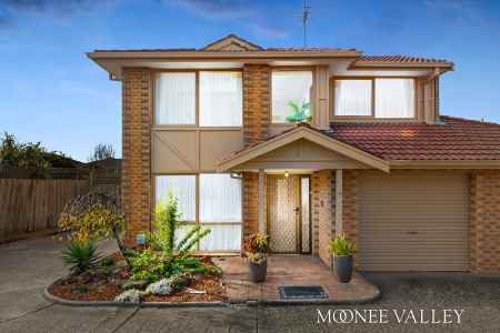 Stunning Townhouse in Prime Location – Perfect for First Home or Investment!