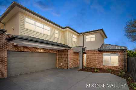 BRAND NEW DELUXE LIVING WITH DOUBLE GARAGE!