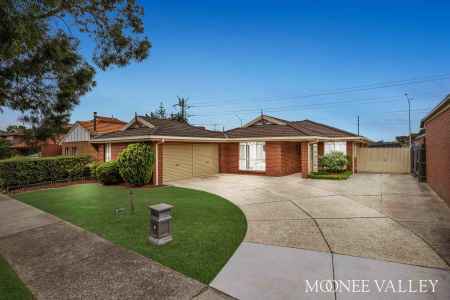 Modern Family Luxury in the Sought-After Pavilions Estate