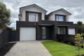 Modern 4-Bed Townhouse in Prime Avondale Heights