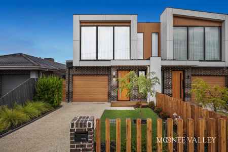 Sophisticated Family Living in the Heart of Avondale Heights
