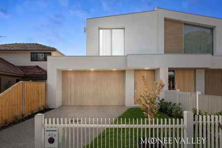 A REFINED STATEMENT IN NORTH-FACING LUXURY