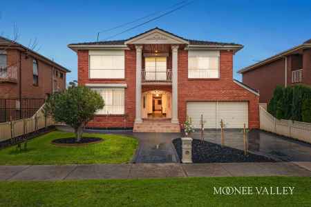 A Landmark Family Estate of Grand Proportions with Unrivalled City Views