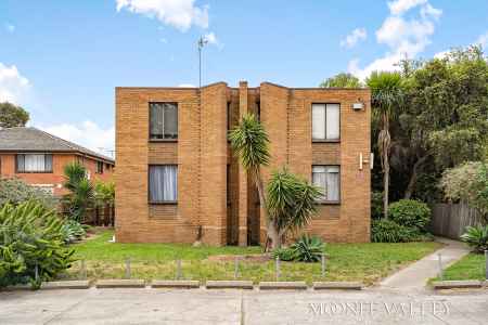 PRICED TO SELL - IMMACULATE GROUND FLOOR APARTMENT IN PRIZED POCKET!
