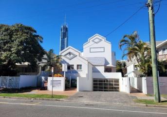 Under Contract – Iconic Surfers Paradise Waterfront– ID 9151