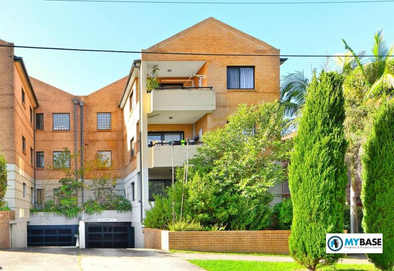 NEWLY REFURBISHED 2-BEDROOM UNIT - PRIME LOCATION!