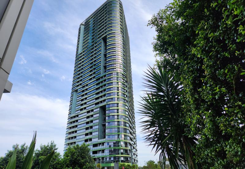 MODERN 2 BEDROOM + STUDY APARTMENT IN PRIME LOCATION