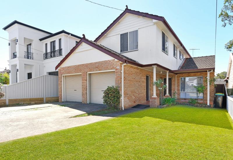 VERSATILE FAMILY HOME WITH INVESTMENT UPSIDE on 518m²