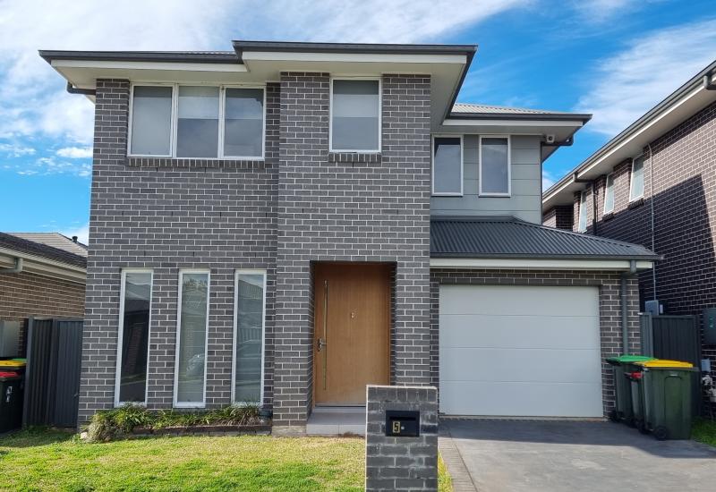 MODERN 4 BEDROOM PLUS STUDY HOME
