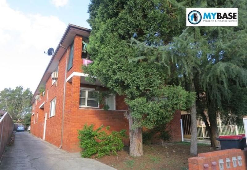 CONVENIENT 2 BEDROOM UNIT - CLOSE TO STATION.