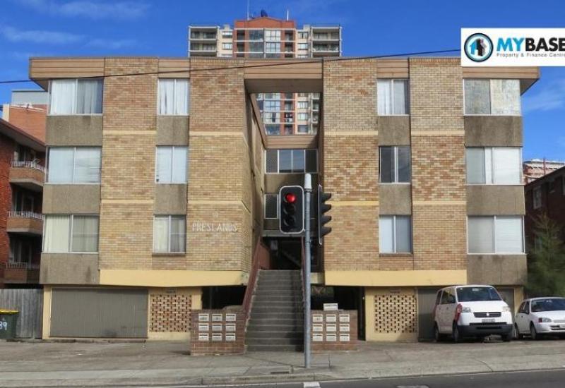 ULTRA CONVENIENT UNIT. HURSTVILLE CBD.