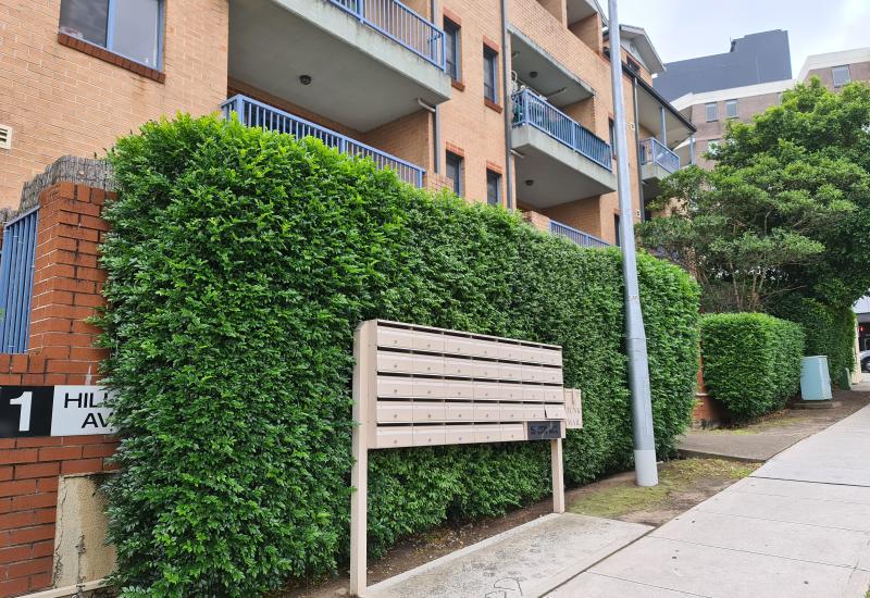 MODERN SPLIT LEVEL 2 BEDROOM UNIT - CLOSE TO  HURSTVILLE STATION