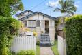 Fantastic location in the heart of Coorparoo and only 5km's to the CBD!!