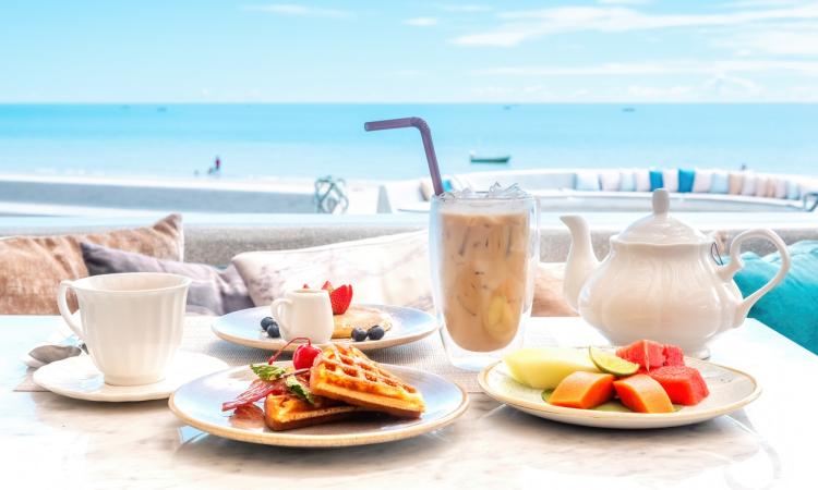 Charming Café for Sale in Peak Location facing the Marina! [2506131]
