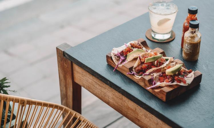 BEACHSIDE MEXICAN RESTAURANT/BAR BUSINESS FOR SALE - WILL SUIT CONVERSION TO A CAFE OR DIFFERENT CUISINE [2512011]