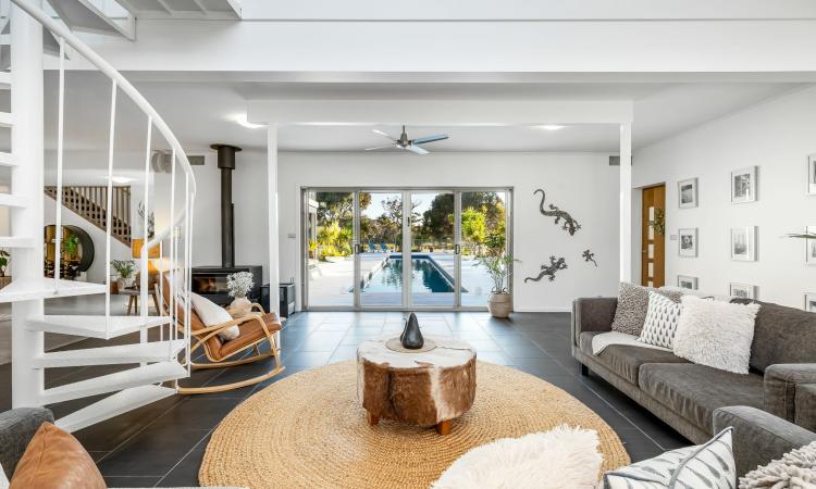 FLAWLESS DESIGNER ESTATE IS YOUR VERY OWN SLICE OF COUNTRY PARADISE.