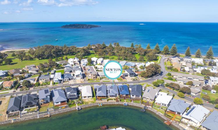 Stylish Lakefront Living - Minutes from the Ocean