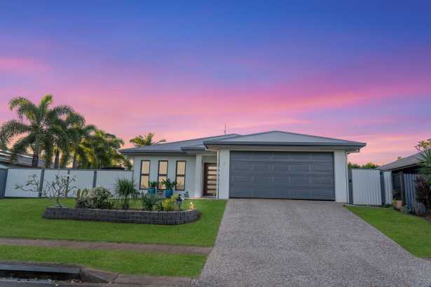 🌴 Tropical Coastal Retreat – 6 Island Close, Mission Beach QLD 4852