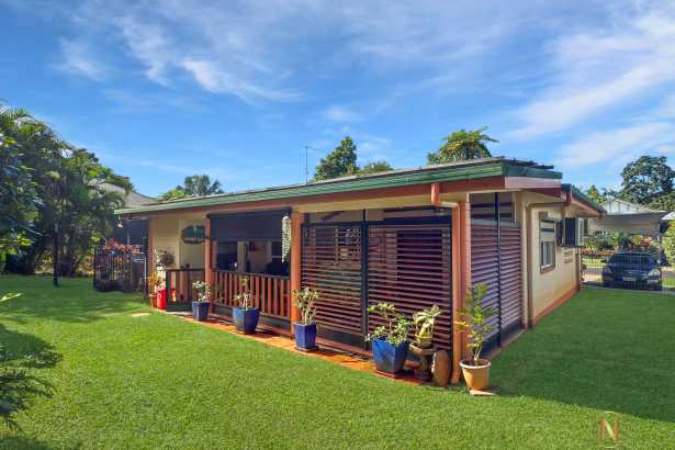 🏡 Versatile Living with a Tropical Twist