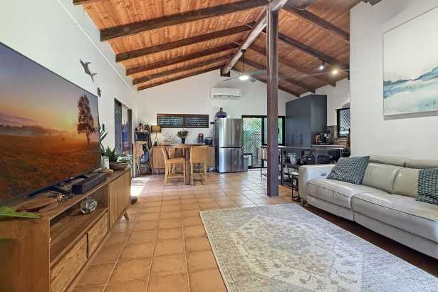 🌿 Private Retreat with Tropical Character
