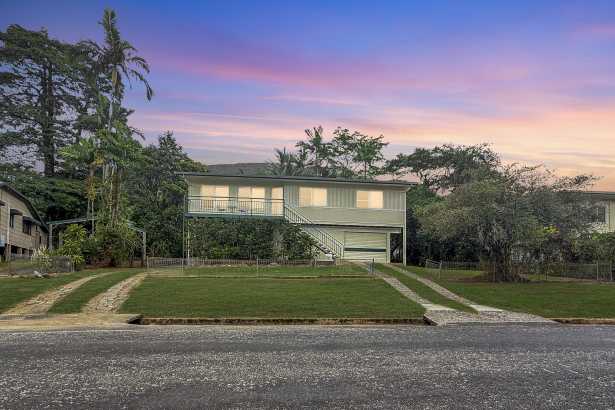 Hi-Set Queenslander with Views & Versatility – Walk to Everything