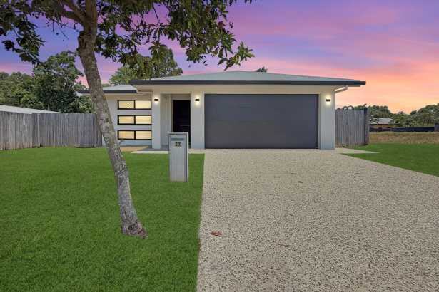 🌴 Tropical Living at Its Best – Walk to the Beach from The Oasis Estate