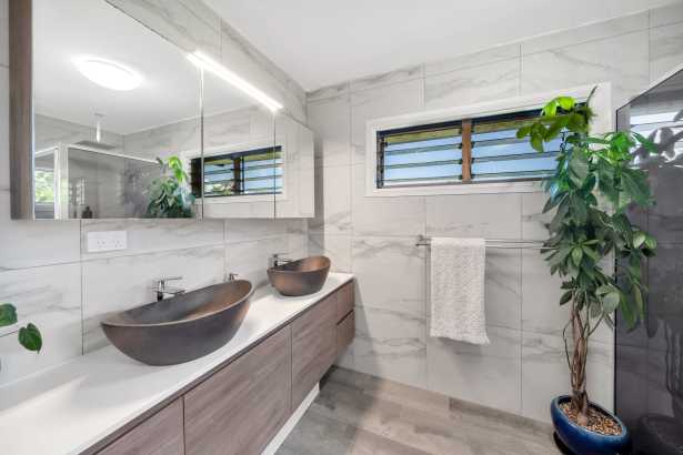 Private Rainforest Retreat on 10.73 Acres with Creek, Pool & Paddock – Approx. 1.5km to Bingil Bay Beach 🌴🐚