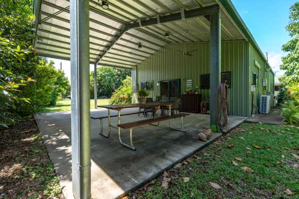 Beachside Shed Home on 1,100m² with Space to Build!
