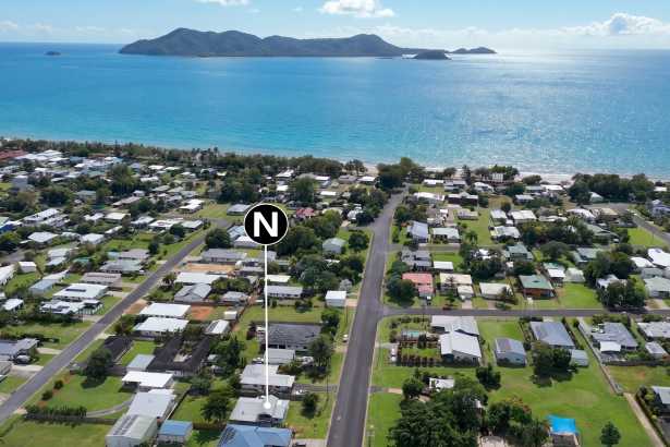 Spacious Coastal Family Living 300m from South Mission Beach