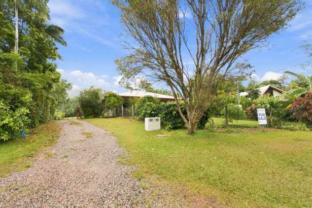 Spacious Coastal Duplex on 1,243m² in the Heart of Bingil Bay