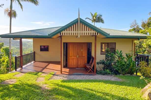 Breathtaking Island Views & Timeless Coastal Charm
