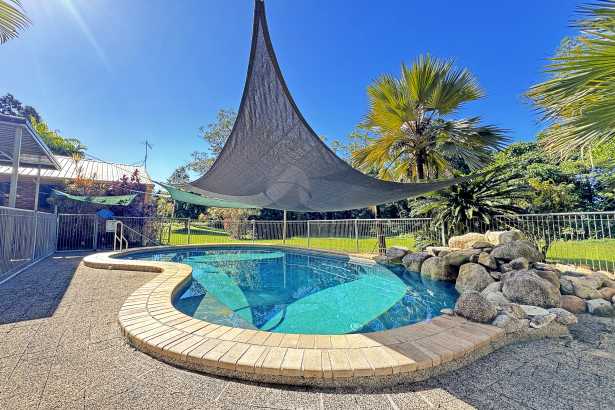 Merryburn Magic on 4.5 Acres!