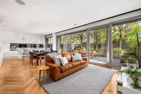 Single-Level Luxury Footsteps from Church Street