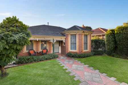 Single Level Lifestyle with Double Lock Up Garage