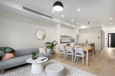 Brand-new Luxe with Far-reaching Views