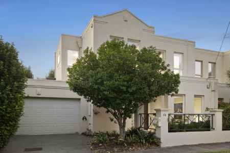 Effortless Beachside Living with Superb Entertaining Spaces