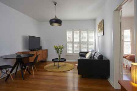 The Perfect Blend of Comfort and Bayside Convenience