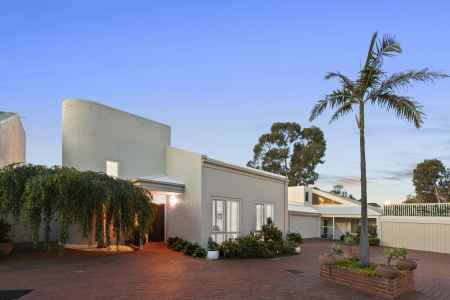 Perfectly Positioned, Renovated 3–4 Bedroom Townhouse Metres from Church Street