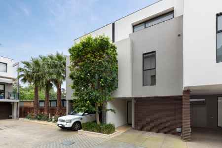 Stylish Townhome in Prime Brighton Location