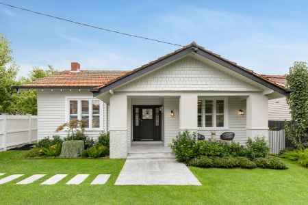 Stunning Sun-Swept Haven in Exclusive Castlefield Estate