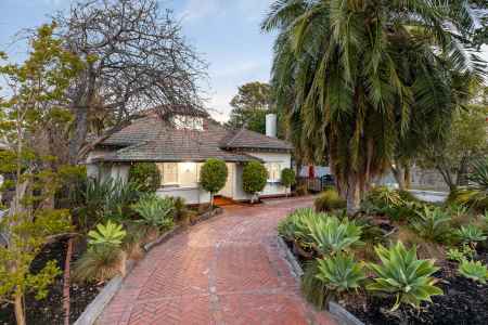 Beachside Elegance in Hampton’s Finest Pocket