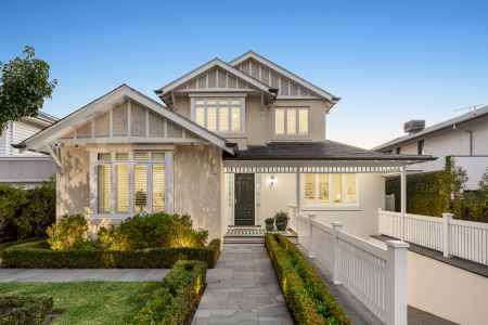 Family Luxury with Blue-Ribbon Bayside Address