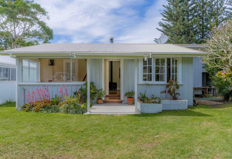 Charming 1940s Cottage in the Heart of Cascade