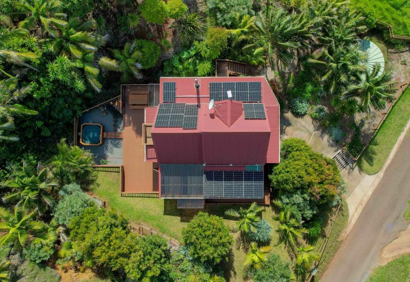 Stylish Contemporary Living in a Peaceful Setting