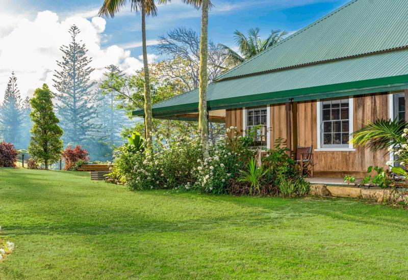 Versatile Lifestyle Acreage with Three Character Cottages – 5.491 Hectares