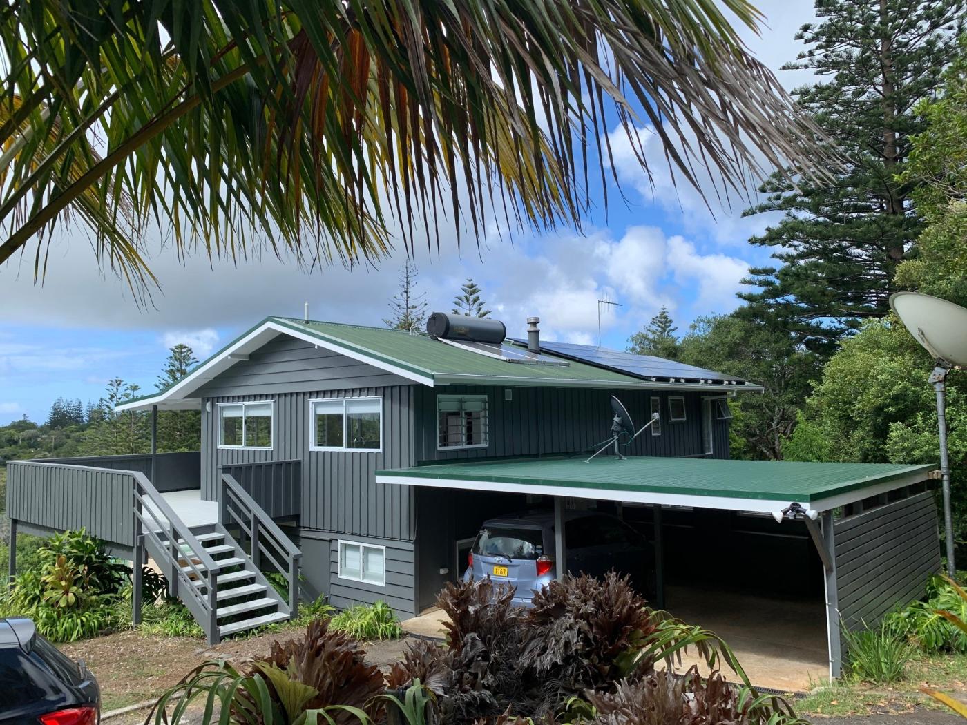J E Lodge includes carport