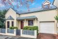 Victorian Charm Townhouse Convenience