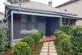 SUPERBLY PRESENTED DESIGNER HOME IN THE HEART OF CROWS NEST