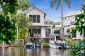 Luxe Waterfront Living, 2-Minute Walk to Noosa River Foreshore 